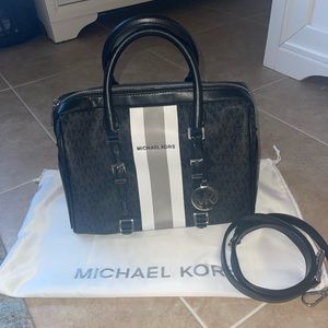 MICHAEL KORS BEDFORD TRAVEL WHITE BLACK LOGO MEDIUM DUFFLE SATCHEL BAG